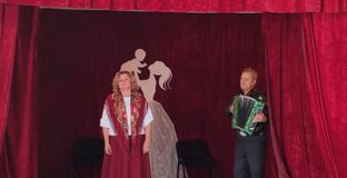 "Папин старенький баян". - солистка Третьякова Светлана.